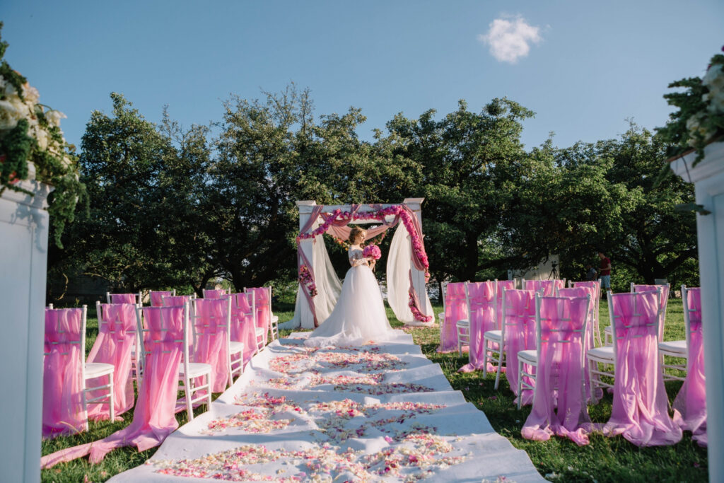 How To Plan an Outdoor Wedding UK?